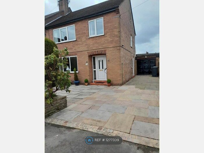 3 Bedroom Semi-Detached House To Rent In Waverley Close, Macclesfield, SK10