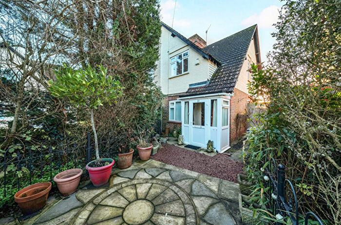 3 Bedroom Semi Detached House For Sale In Pondfield Road, Farncombe, Godalming, Surrey, GU7