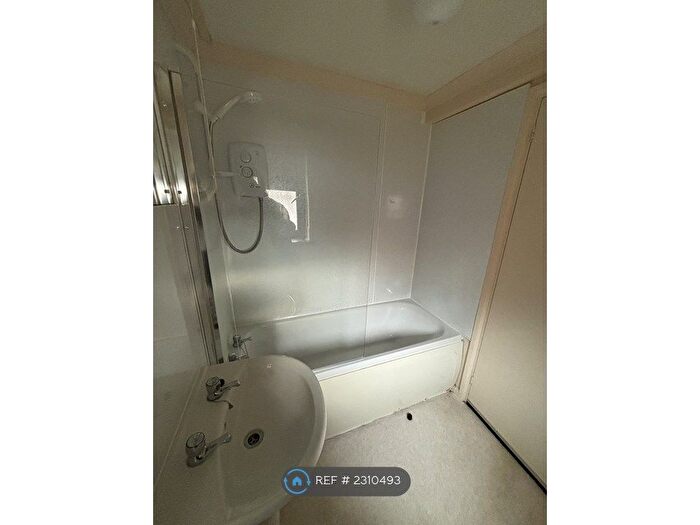 1 Bedroom Flat To Rent In St. Marys Close, Newtown, SY16