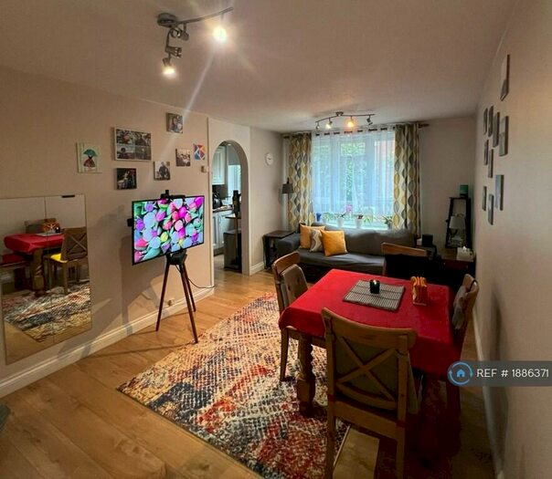 1 Bedroom Flat To Rent In Fawcett Close, London, SW11