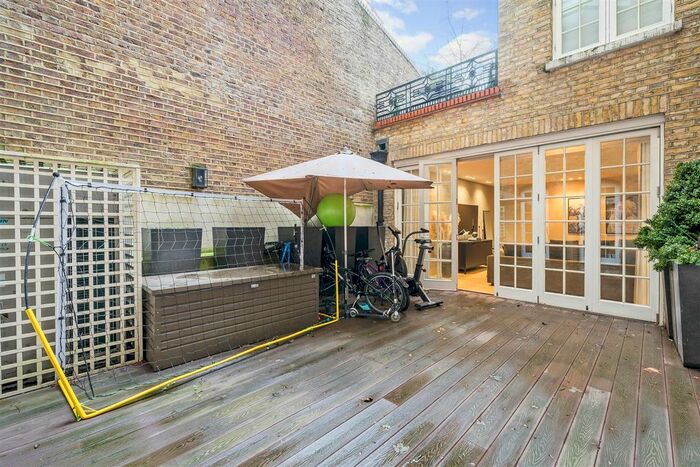 3 Bedroom Flat To Rent In Palace Gate, Kensington, W8