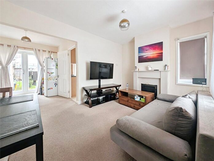 2 Bedroom Semi-Detached House For Sale In Ferndene Way, Southampton, Hampshire, SO18