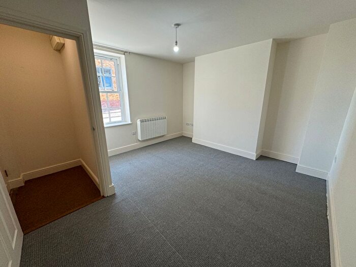 1 Bedroom Flat To Rent In Victoria Street, Taunton, TA1