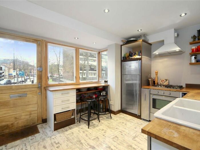 3 Bedroom Terraced House To Rent In Vallance Road, Bethnal Green, E2