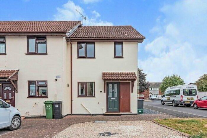 2 Bedroom Property To Rent In Carpenters Court, Basingstoke, RG22