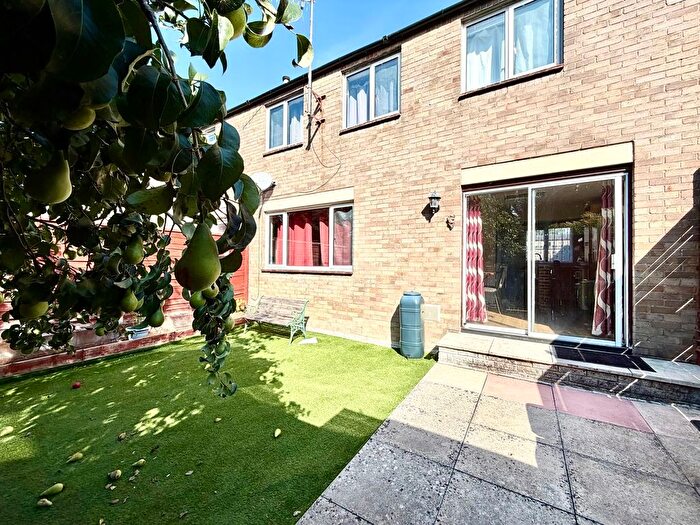 3 Bedroom Terraced House For Sale In Fitzmaurice Square, Calne, SN11