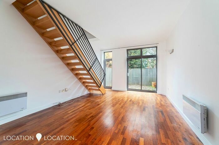 2 Bedroom Flat To Rent In Carysfort Road, Red Square, N16