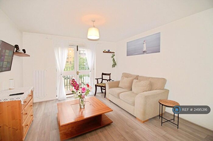 2 Bedroom Flat To Rent In Caravel Close, London, E14