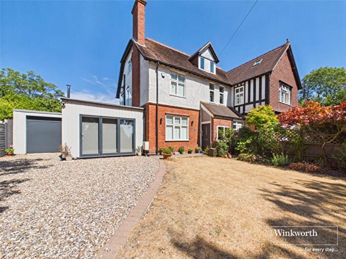 4 Bedroom Semi Detached House For Sale In The Avenue, Mortimer Common, Reading, Berkshire, RG7