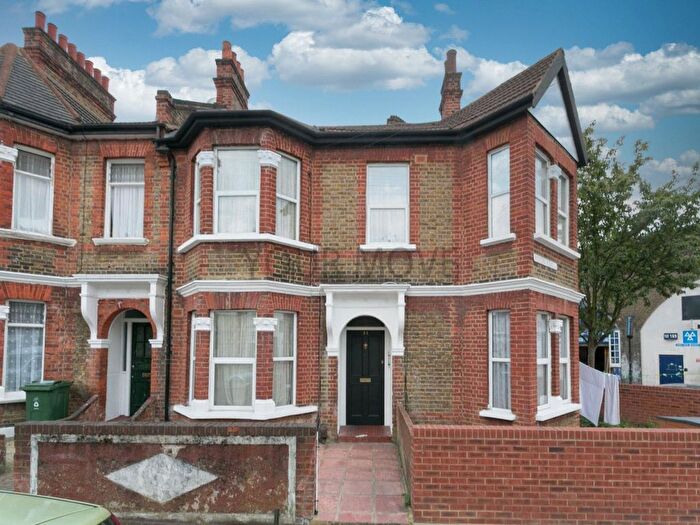 1 Bedroom Flat To Rent In Moyers Road, Leyton, E10