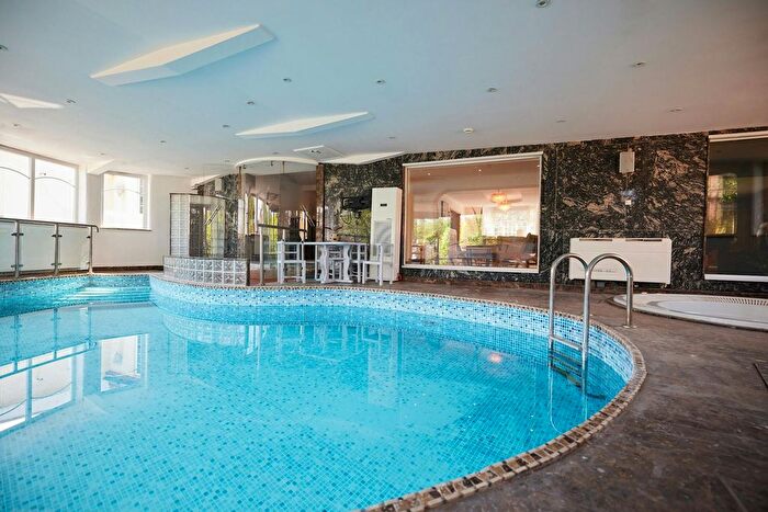 8 Bedroom Detached House For Sale In Weymouth Avenue, Mill Hill, NW7