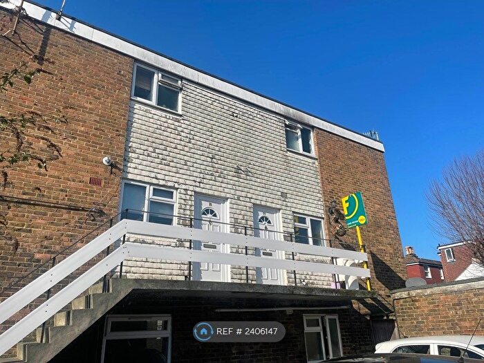 2 Bedroom Maisonette To Rent In Drummond Road, Guildford, GU1