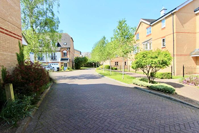 2 Bedroom Flat To Rent In Pickard Close, London, N14