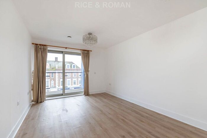 2 Bedroom Flat For Sale In Meadows House, Walton On Thames, KT12