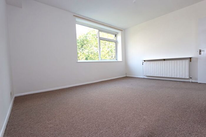 1 Bedroom Flat To Rent In Brownlow Road, London, N11