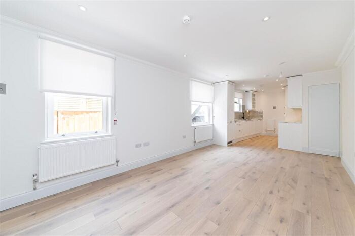 2 Bedroom Cottage To Rent In Barnes High Street, London, SW13