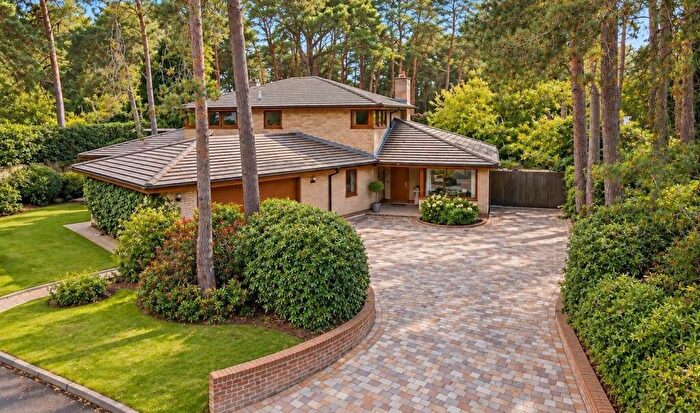 6 Bedroom Detached House For Sale In Davids Lane, Ringwood, BH24