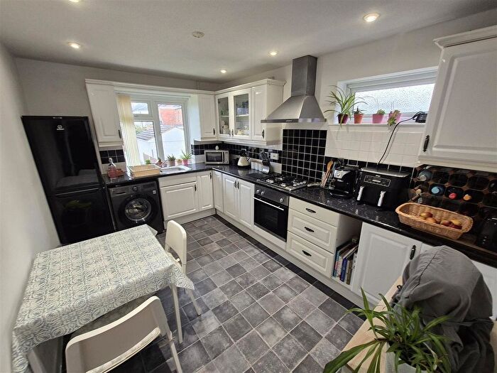 2 Bedroom Flat For Sale In Sea View Road, Parkstone, Poole, BH12