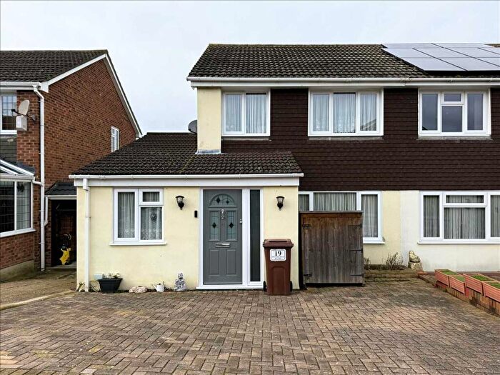 3 Bedroom Semi Detached House For Sale In Brewer Road, Cliffe Woods, Rochester, ME3