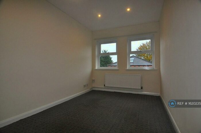 1 Bedroom Flat To Rent In Chapel Fold, Armley, Leeds, LS12