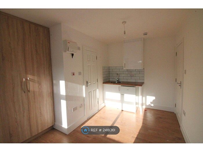 Studio To Rent In Portland Crescent, Greenford, UB6
