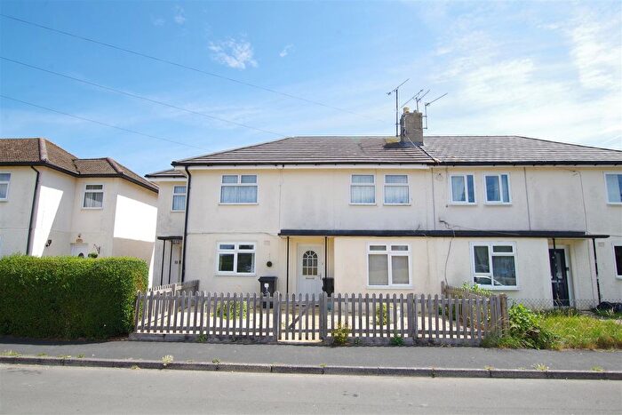 2 Bedroom Maisonette To Rent In Addison Crescent, Upper Stratton, Swindon, SN2
