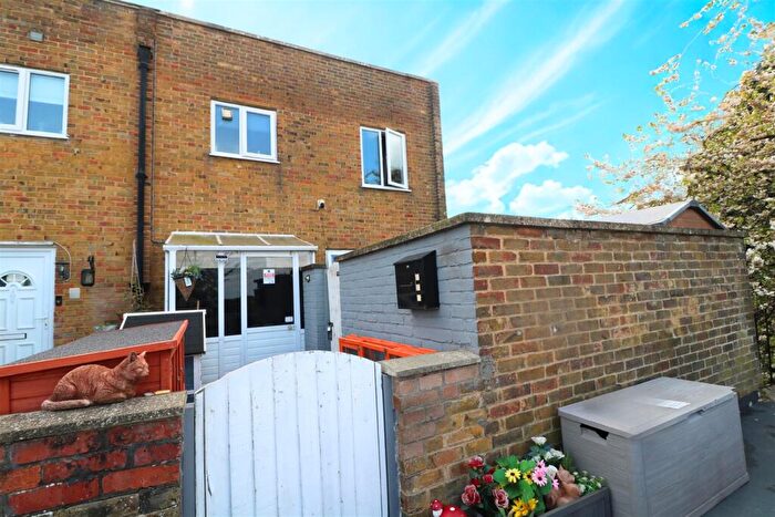 2 Bedroom Maisonette For Sale In High Street, Westbury, BA13