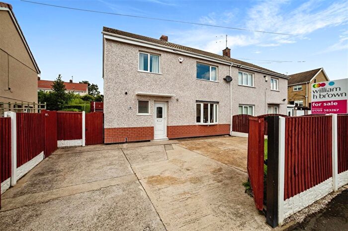 4 Bedroom Semi-Detached House For Sale In Clayfield Avenue, Mexborough, S64