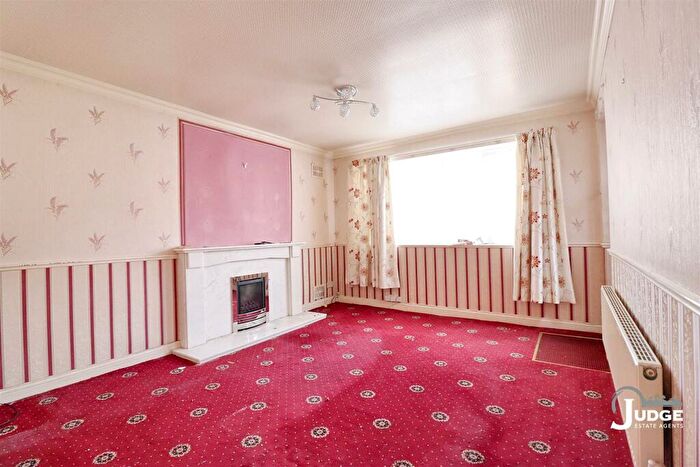 2 Bedroom Detached Bungalow For Sale In Hardie Crescent, Leicester, LE3