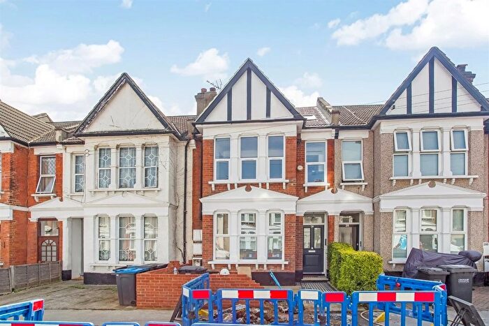 2 Bedroom Flat To Rent In Sangley Road, London, SE25