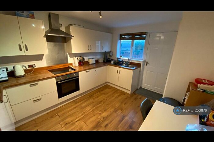 3 Bedroom Semi-Detached House To Rent In Bensham Road, Gateshead, NE8