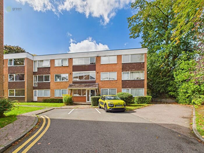 2 Bedroom Flat For Sale In Lichfield Road, Four Oaks, Sutton Coldfield, B74