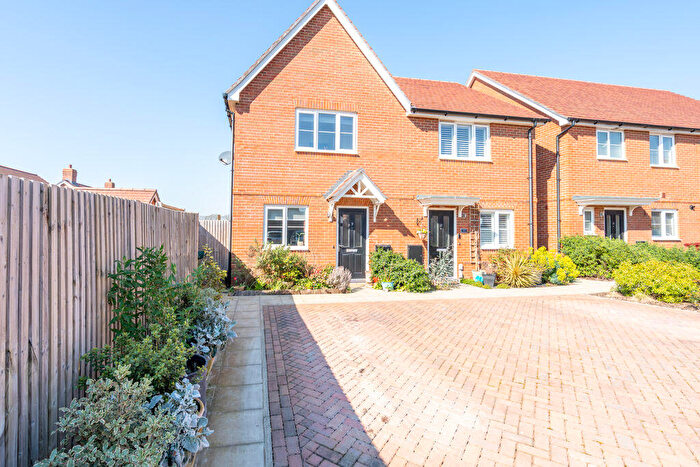 2 Bedroom Semi Detached House For Sale In Small Copse, Chichester, PO19