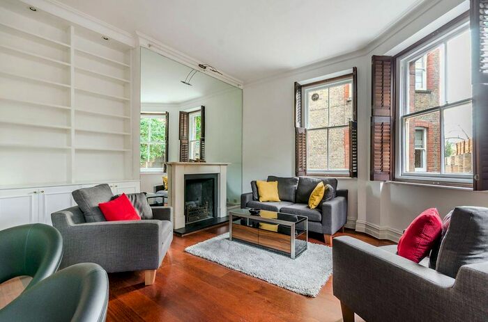 2 Bedroom Flat To Rent In Drayton Court, South Kensington, London, SW10