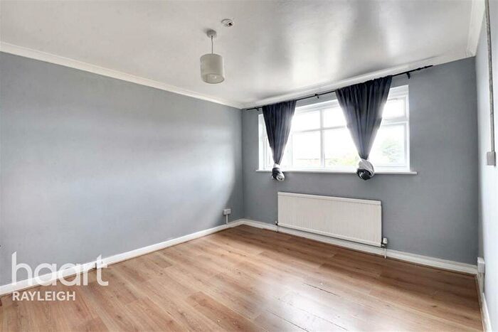 5 Bedroom Detached House To Rent In Link Road, Canvey Island, SS8