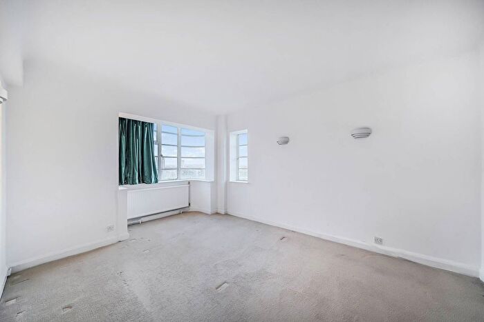 3 Bedroom Flat For Sale In Vicarage Gate, Kensington, London, W8