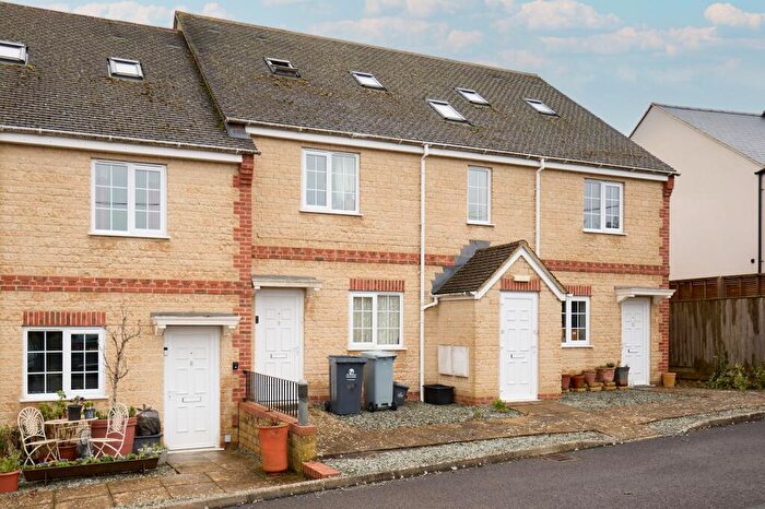 2 Bedroom Flat For Sale In Wroslyn Road, Freeland, OX29