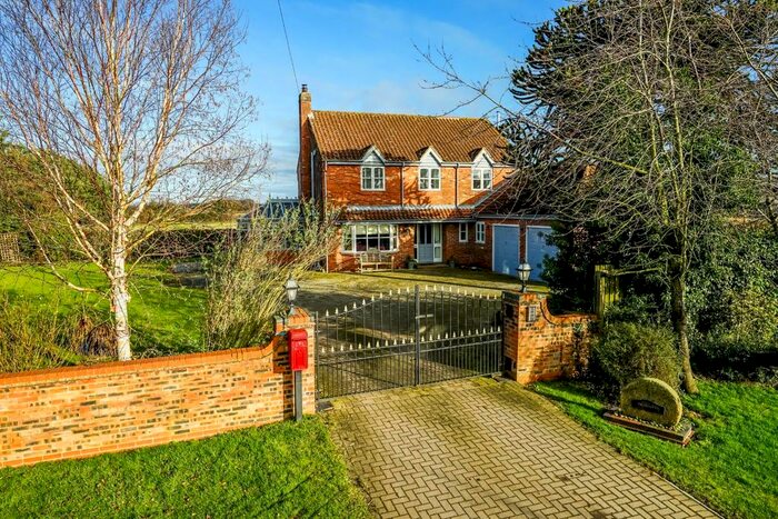 4 Bedroom Detached House For Sale In Acaster Selby, York, YO23