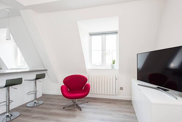 3 Bedroom Flat To Rent In Soho, W1F