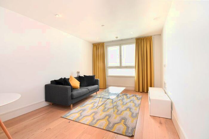 1 Bedroom Flat To Rent In St. Luke's Avenue, London, SW4