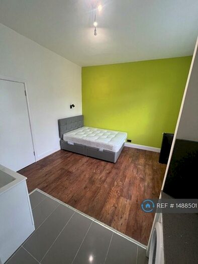 Studio To Rent In Station Road, Hendon, NW4