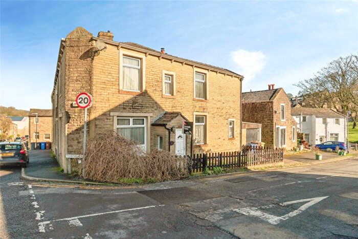 2 Bedroom End Of Terrace House For Sale In Town Gate, Foulridge, Colne, Lancashire, BB8