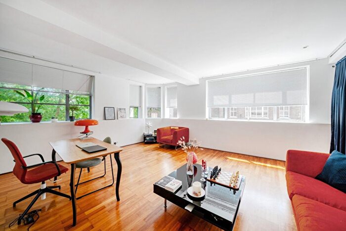 2 Bedroom Flat To Rent In New North Street, London, WC1N