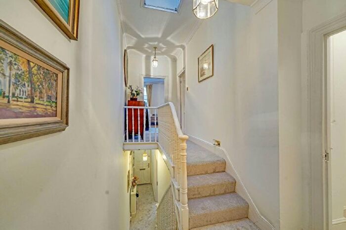 3 Bedroom Terraced House For Sale In Ashmount Road, London, N19