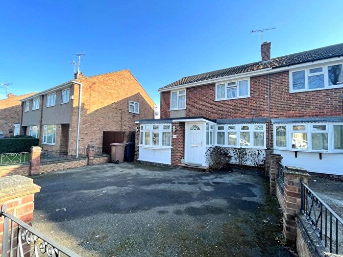 3 Bedroom Semi-Detached House To Rent In Watchouse Road, Chelmsford, CM2
