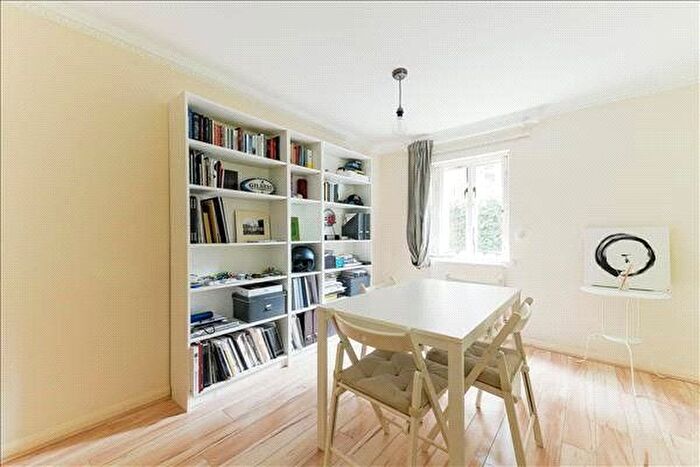2 Bedroom Flat To Rent In Gordon Court, A The Downs, SW20