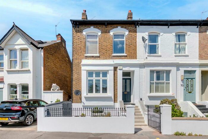 3 Bedroom Apartment To Rent In North Worple Way, London, SW14