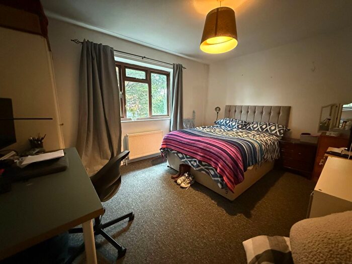 3 Bedroom Flat To Rent In Christchurch Gardens, Reading, RG2