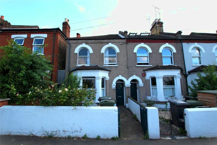 3 Bedroom Flat To Rent In Wellfield Road, Streatham, London, SW16