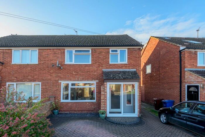 3 Bedroom Semi-Detached House To Rent In Kidlington, Oxfordshire, OX5